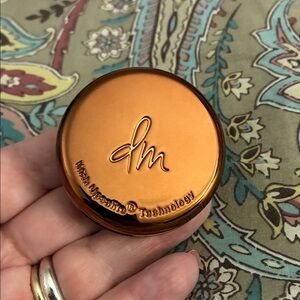 [ FIRM price ] Danessa Myricks Yummy Skin Blurring Balm Powder in “Universal”